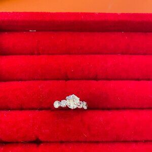 Womens Cubic Zirconia Ring Barely worn size 5